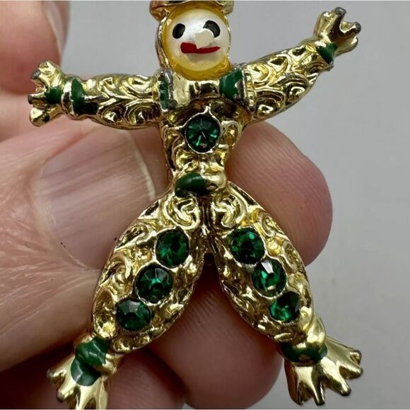 Vintage Gold Tone Pearl Rhinestone Green Enamel Clown Brooch Pin, 1.5" - Picture 2 of 4